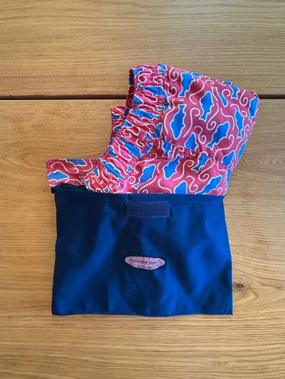 Vineyard Vines Men's Size XXL Blue & Red Fish Print Swim Trunks & Travel Pouch